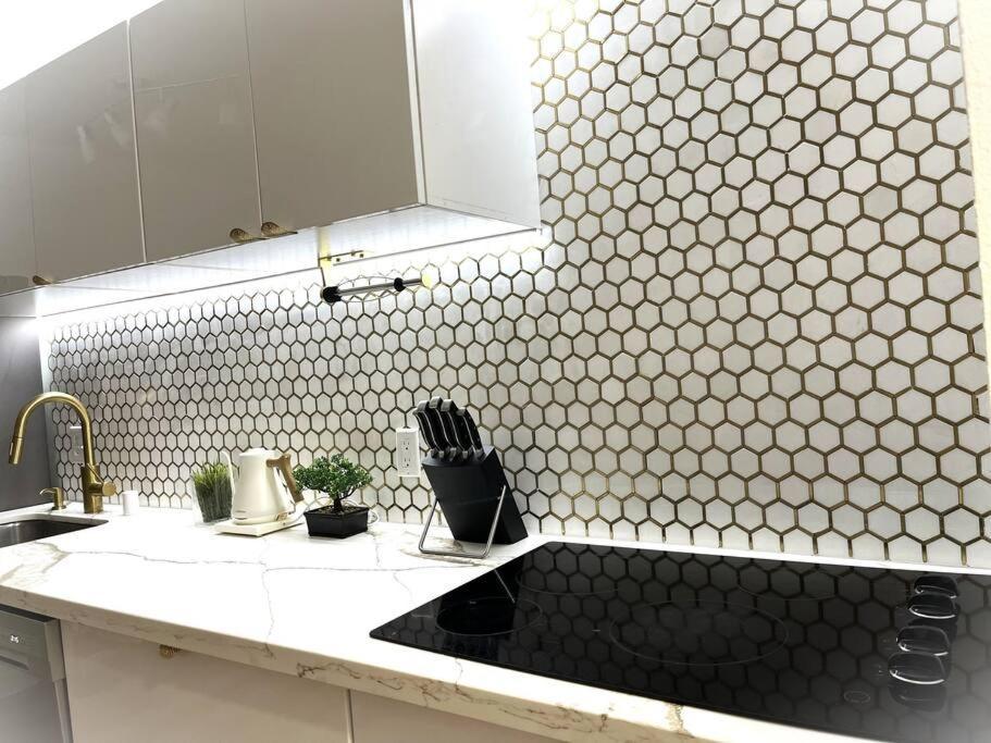 Huge Patio Washerdryer 1 Bedroom Banyan Free Parking 5 Min To Beach Honolulu Luaran gambar