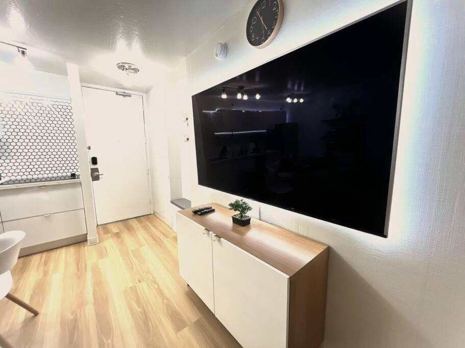 Huge Patio Washerdryer 1 Bedroom Banyan Free Parking 5 Min To Beach Honolulu Luaran gambar