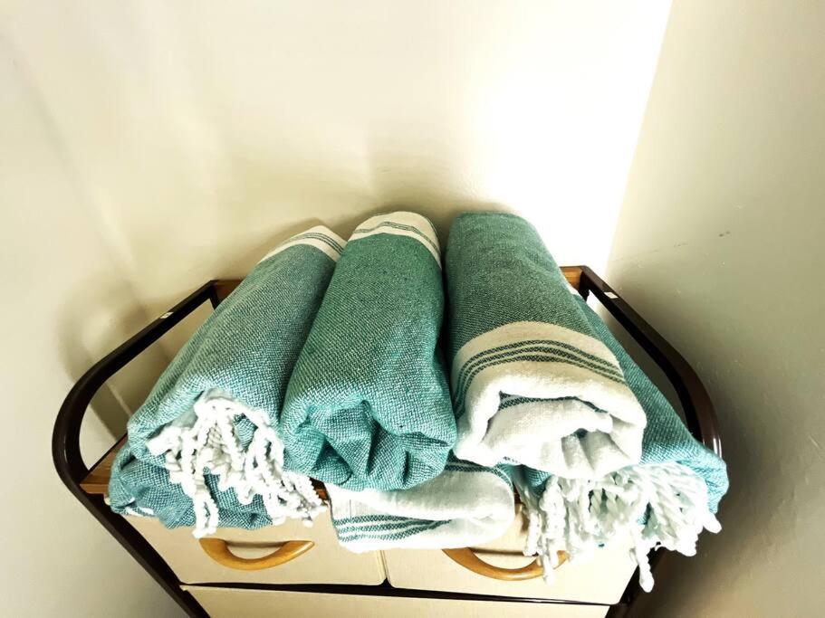 Huge Patio Washerdryer 1 Bedroom Banyan Free Parking 5 Min To Beach Honolulu Luaran gambar